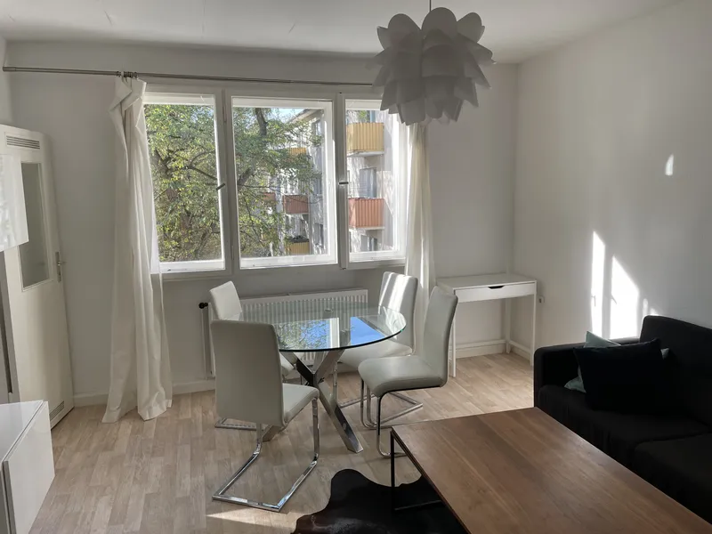 Freundliche, voll möblierte 2ZKB/41qm/3.OG Wohnung in Harzer Str./Neukoelln, 885 Euro NKM — photo 1